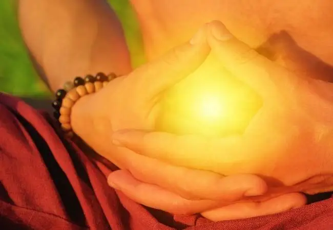 risveglio del fuoco interiore all'altezza del terzo chakra