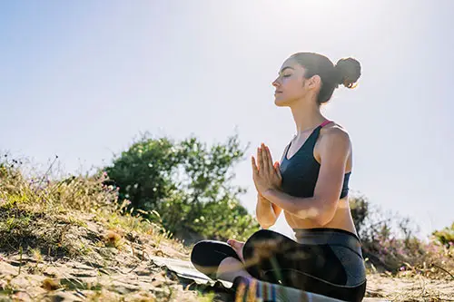 yoga in spiaggia