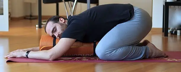 balasana con supporto