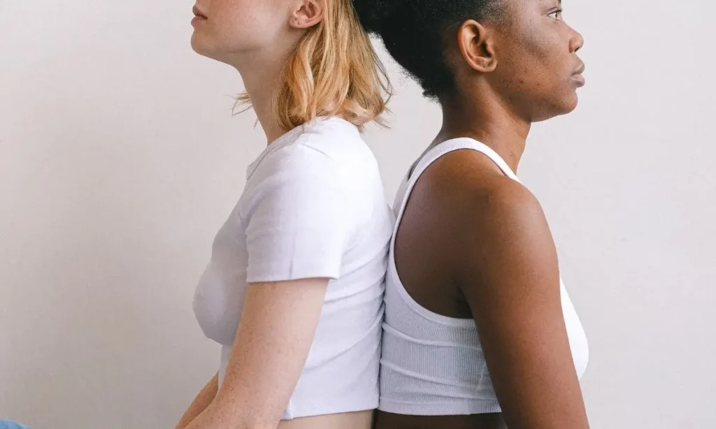 schiena contro schiena