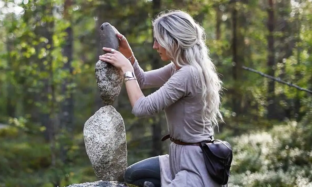stone balancing jonna