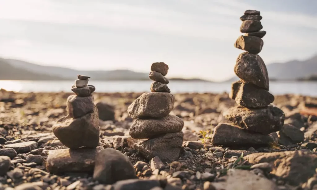 piccole sculture zen di pietra