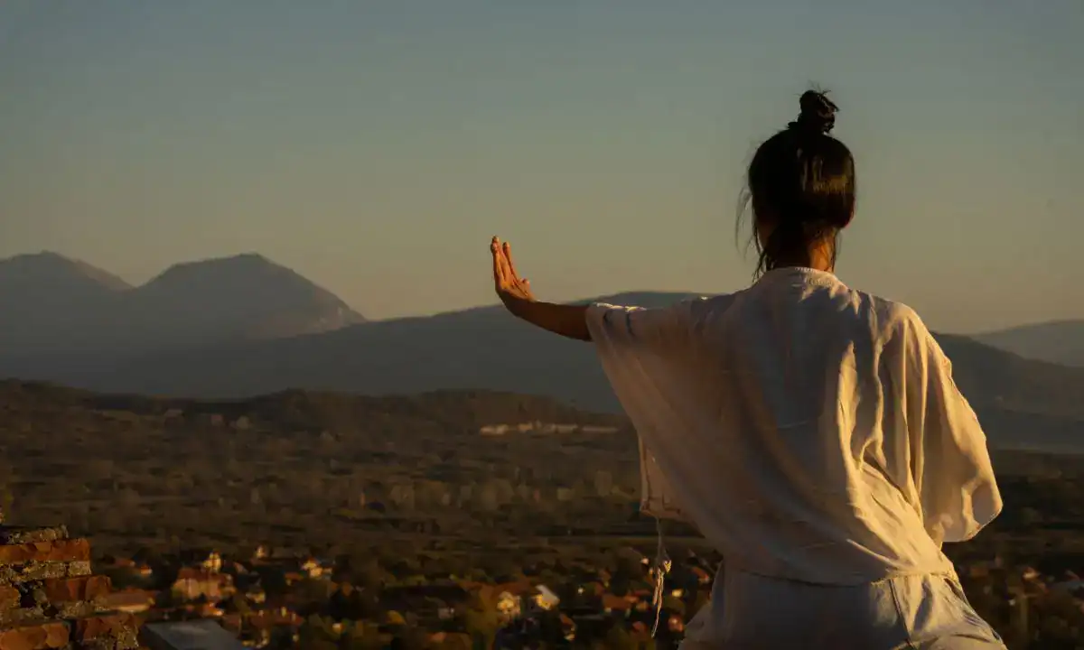 donna pratica tai chi