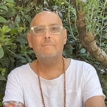Meditazione Zen e crescita personale presso Zen Academy, ambiente tranquillo e rilassante.